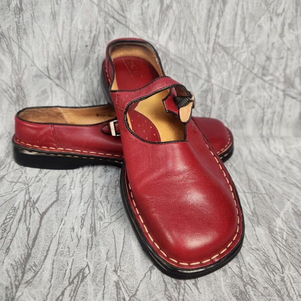 Born Mary Jane Red Clog/Flats Leather Size 8.5 EU40